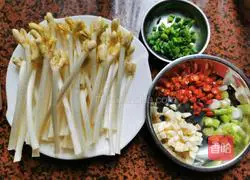 Illustration of how to make oyster sauce peanut sprouts 2