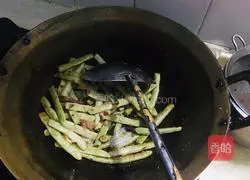 Illustration of the vegetarian version of stir-fried green beans 7