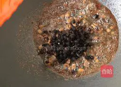 Illustration of how to make a fly head 12