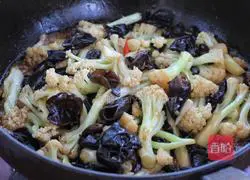 Illustration of how to make fried fungus with cauliflower 7