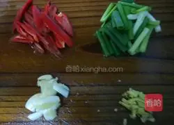 Illustration of how to make green onions mixed with fungus 3