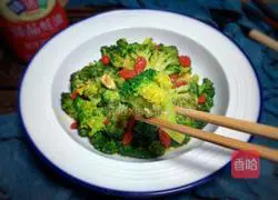Illustration of how to make oyster sauce, wolfberry and broccoli 12