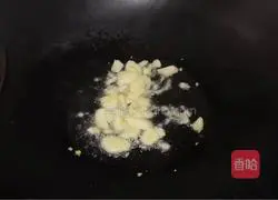 Illustration of how to make stir-fried bitter melon with corn shoots 2