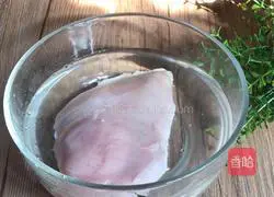 Illustration of how to make amaranth stalks mixed with shredded chicken 1