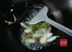 Illustration of how to make shiitake mushroom slices 4