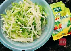 Illustration of how to make green pepper and potato shreds 2