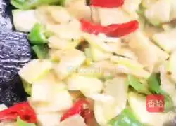 Illustration of how to stir-fry winter melon with double peppers 7