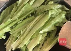 Illustration of how to make tempeh and garlic lettuce 3