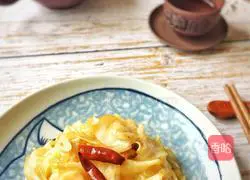 Illustration of how to make hot and sour shredded cabbage 5