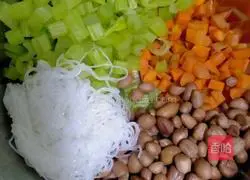 Illustration of how to make cold celery, peanuts and carrots 5