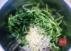 Illustration of how to make cold Guilin rice noodles 5