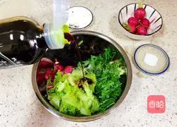 Illustration of how to make shrimps mixed with vegetables 8