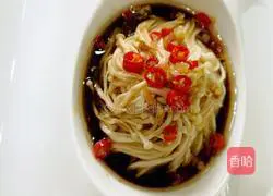 Illustration of how to mix enoki mushrooms 10