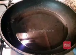 Illustration of how to make shredded radish with scallion oil on the tip of the tongue 6