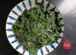 Illustration of how to make cold spinach 5