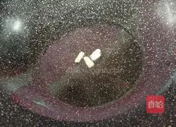 Stir-fry Illustration of how to make pickled vegetables and broad beans 3