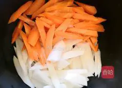 Illustration of how to make spicy and sour radish strips 1