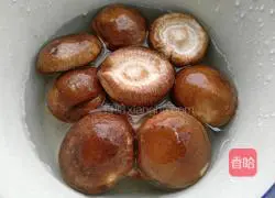 How to stir-fry mushrooms with rapeseed Illustration 3