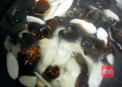 Illustration of how to make fried yam with fungus 5