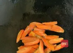 Illustration of how to make fried carrots with lettuce 3