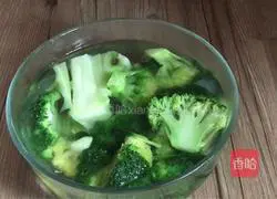 Garlic Broccoli Recipe Illustration 9