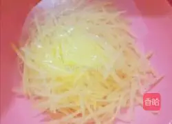 Illustration of making shredded potatoes and boiling celery 7