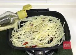 Illustration of how to make spicy and sour potato shreds 7