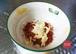 Illustration of how to shred chicken legs 6