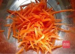 Illustration of how to make cold spicy kelp shreds 3