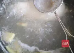 Illustration of how to mix cucumber and chicken breast 6