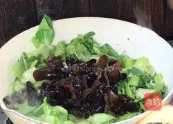 Illustration of how to make fried cabbage with fungus 7