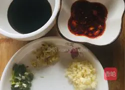 Illustration of how to make cold folded ear root 3