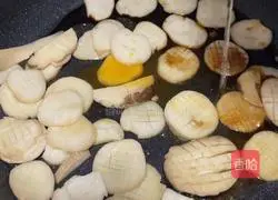 Illustration of how to make king oyster mushrooms in oyster sauce 6