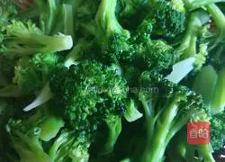 Illustration of how to make stir-fried broccoli 5