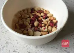 Illustration of how to make cold peanuts and spinach 5