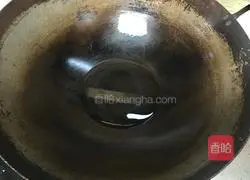 Illustration of how to stir-fry bamboo shoots with pickled vegetables 3