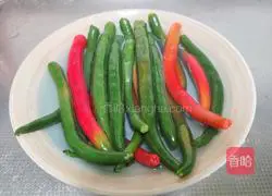 Illustration of how to make chili fried noodles 1