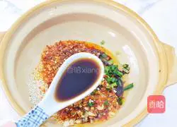 Illustration of making spicy and sour sweet potato noodles 14