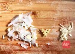 Illustration of how to make cold shredded carrots 2