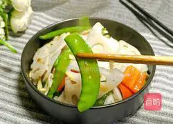 Illustration of how to make fried lotus root slices with snow peas 10