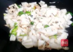 Hot and sour lotus root recipe illustration 7