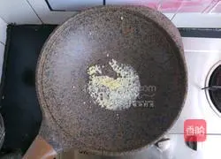 Illustration of how to make lotus pond stir-fry 11