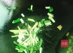 Illustration of how to make stir-fried loofah 3