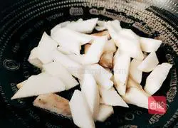 Illustration of how to make fried fungus with yam 10