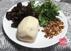 Illustration of how to make lotus root ears meet 1