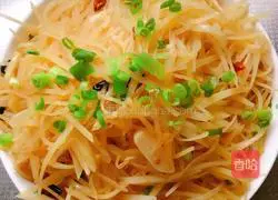 Illustration of making spicy and sour potato shreds 11