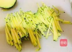 Illustration of how to make vinegar-based pumpkin shreds 3