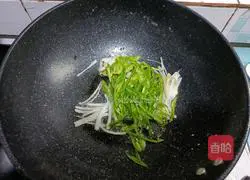 Illustration of how to make green pepper and potato shreds 7