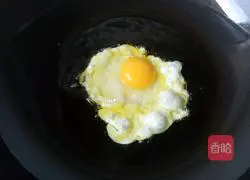 Illustration of how to make fish-flavored poached eggs 8