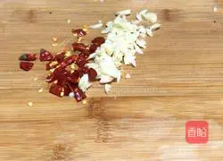 Illustration of how to make spicy and sour sweet potato leaves 2